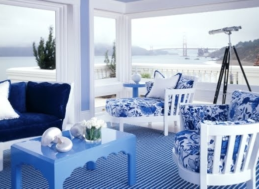mavi-beyaz-salon-dekorasyonu