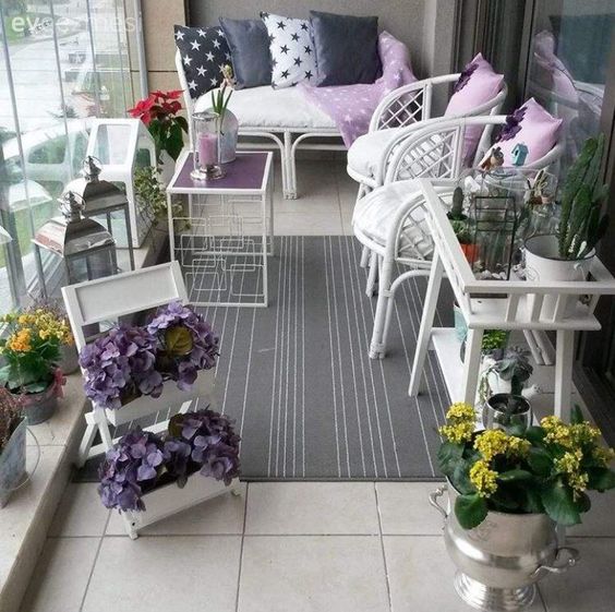 küçük balkon dekroasyonu