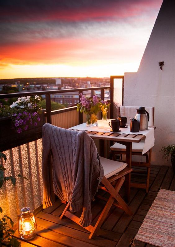şık balkon dekorasyonu